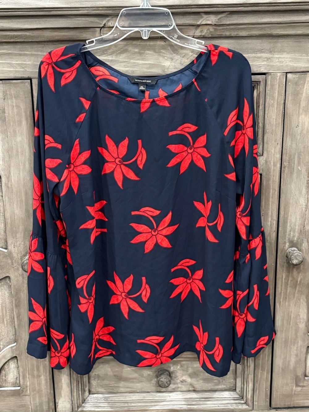 EUC Women's BANANA REPUBLIC Navy Blue Bell Sleeve Red Floral Print Blouse (XL)